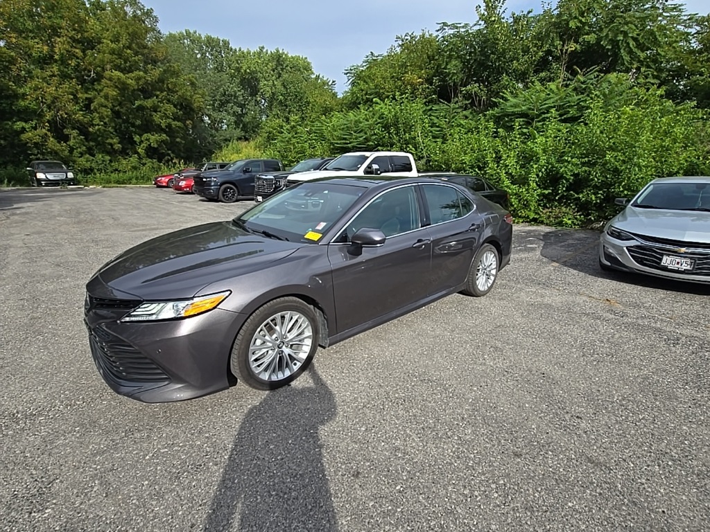 Used 2018 Toyota Camry XLE with VIN 4T1B11HK5JU028917 for sale in Kansas City