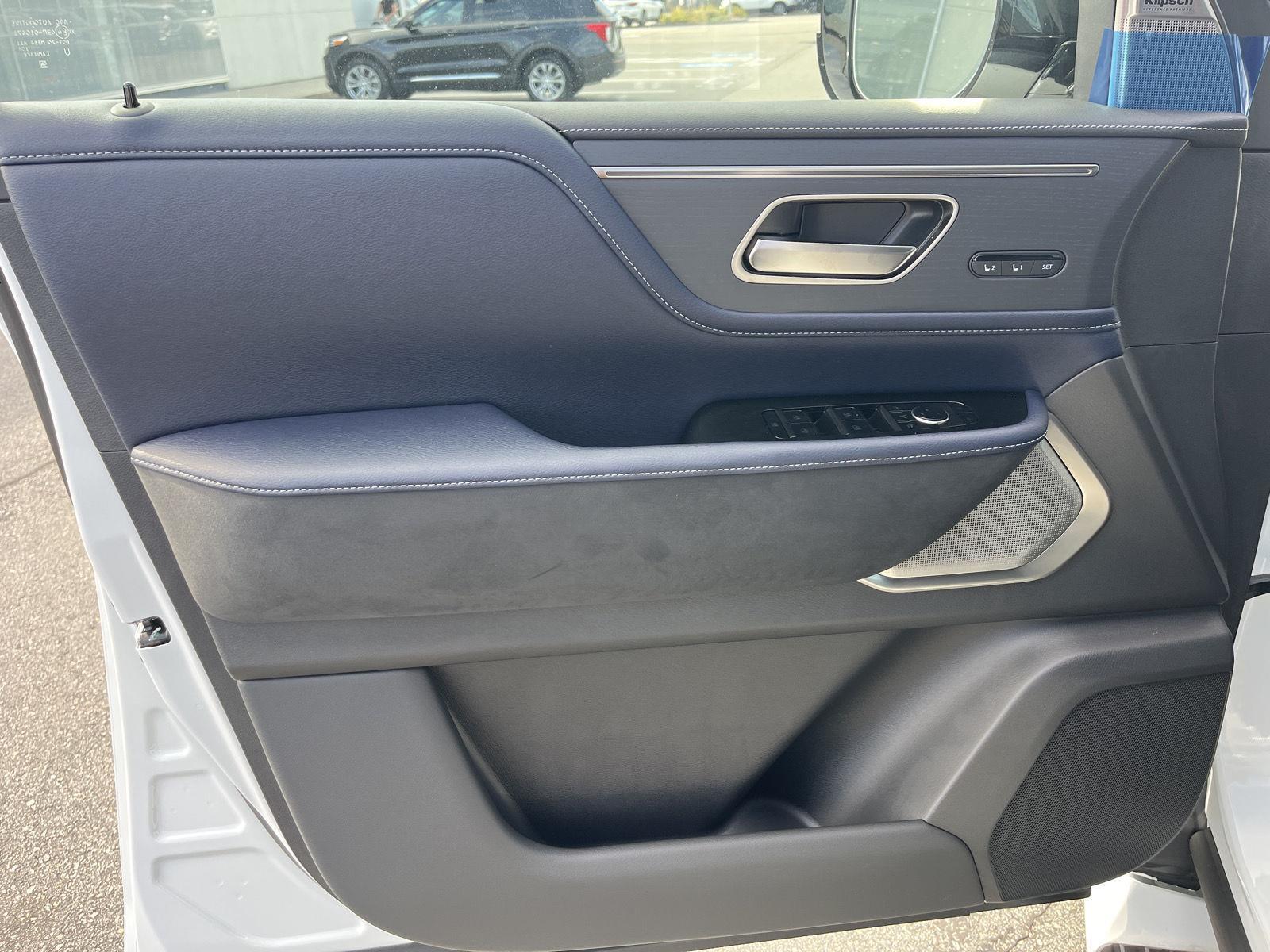 2026 Infiniti QX80 Sensory photo 10