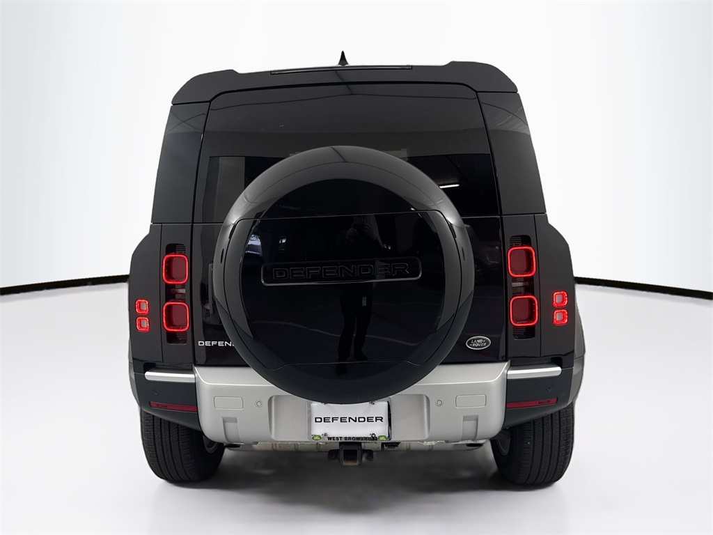 2023 Land Rover Defender 110 SE photo 4