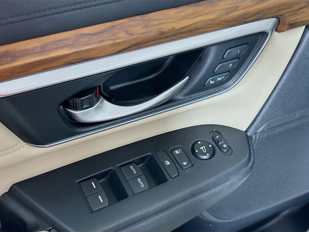 2020 Honda CR-V Touring photo 17