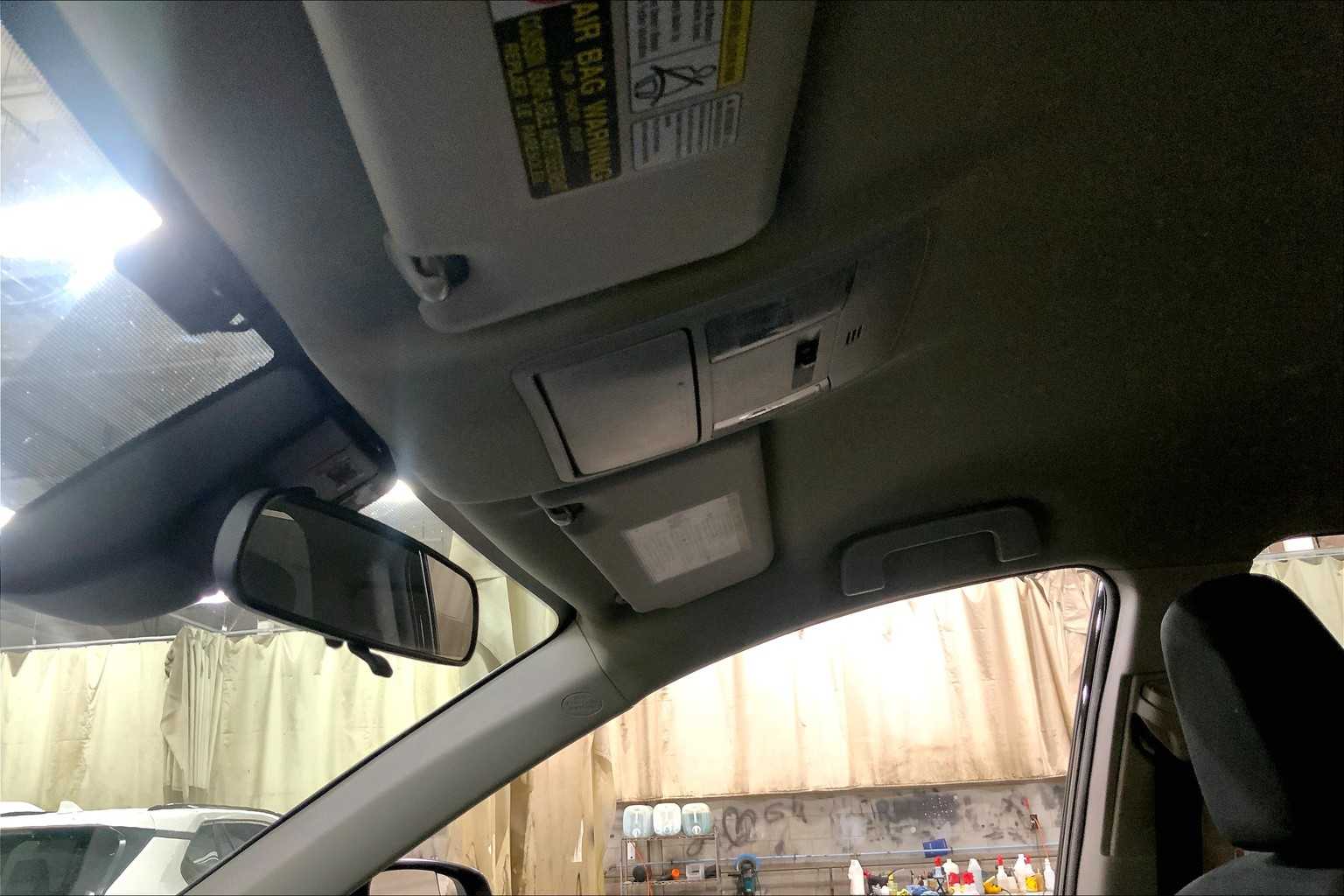 2017 Toyota RAV4 LE photo 32