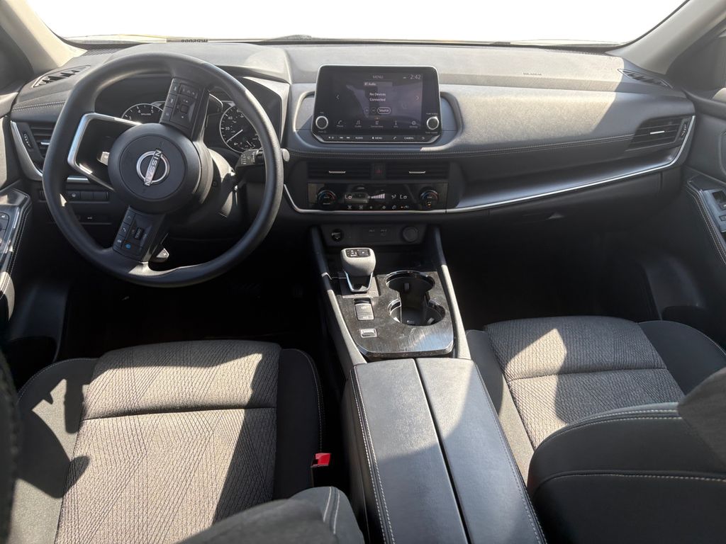2024 Nissan Rogue SV photo 10