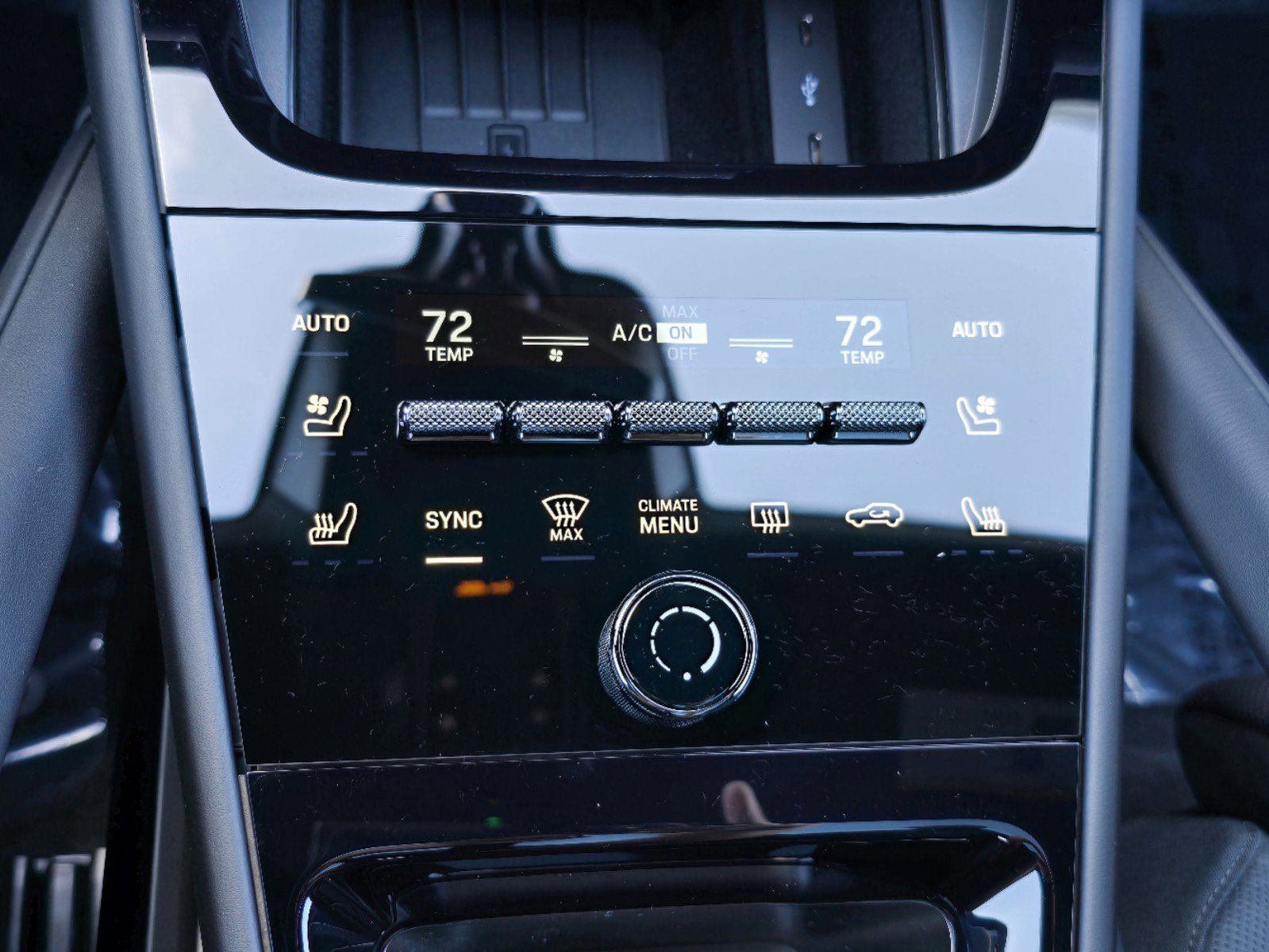 2025 Porsche Cayenne photo 19