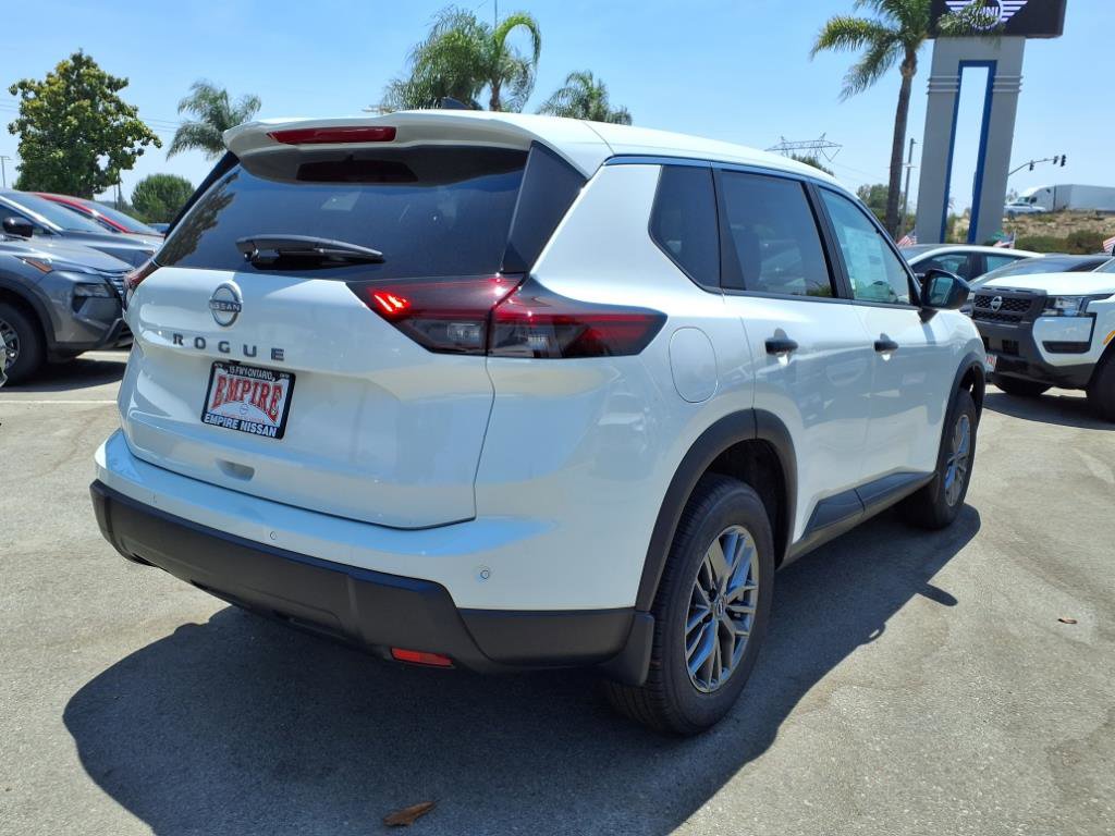 2025 Nissan Rogue S photo 3