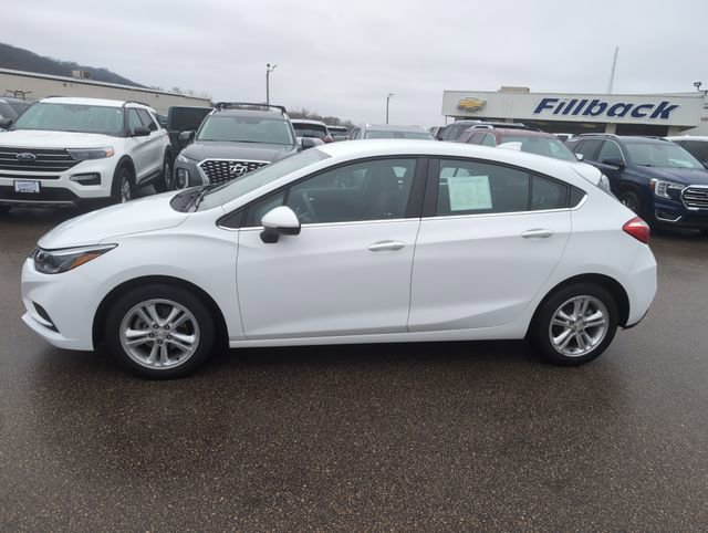 Used 2018 Chevrolet Cruze LT with VIN 3G1BE6SM6JS619492 for sale in Boscobel, WI
