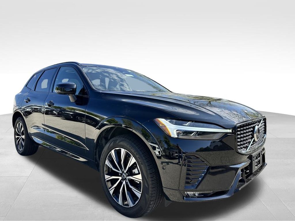 2025 Volvo XC60 B5 Plus photo 3