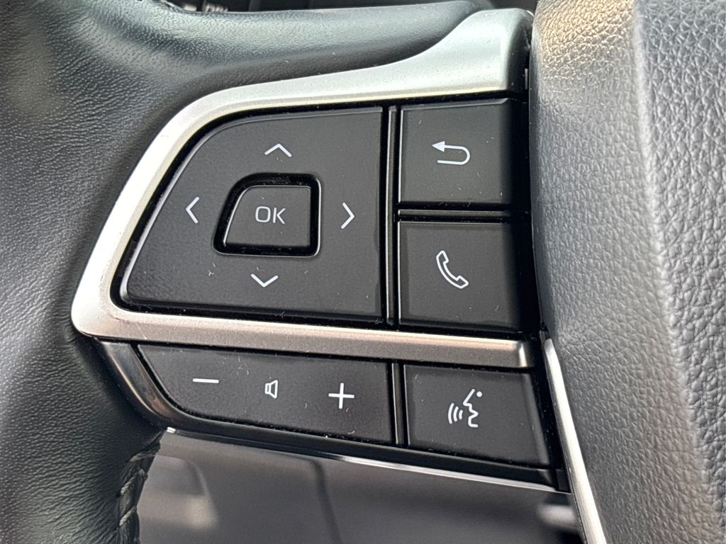 2023 Toyota Highlander L photo 34