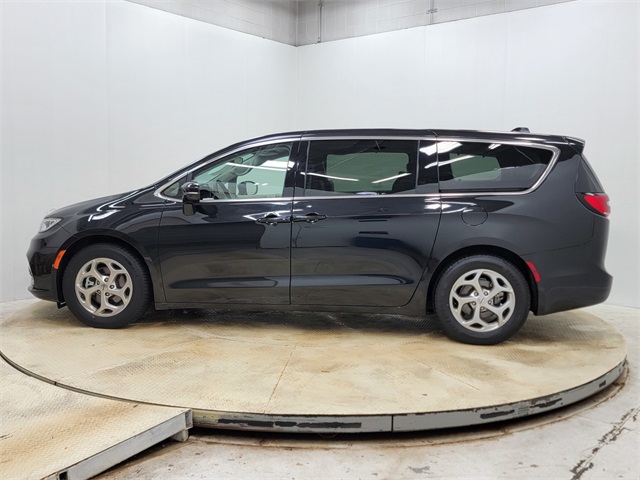 2024 Chrysler Pacifica Limited photo 7