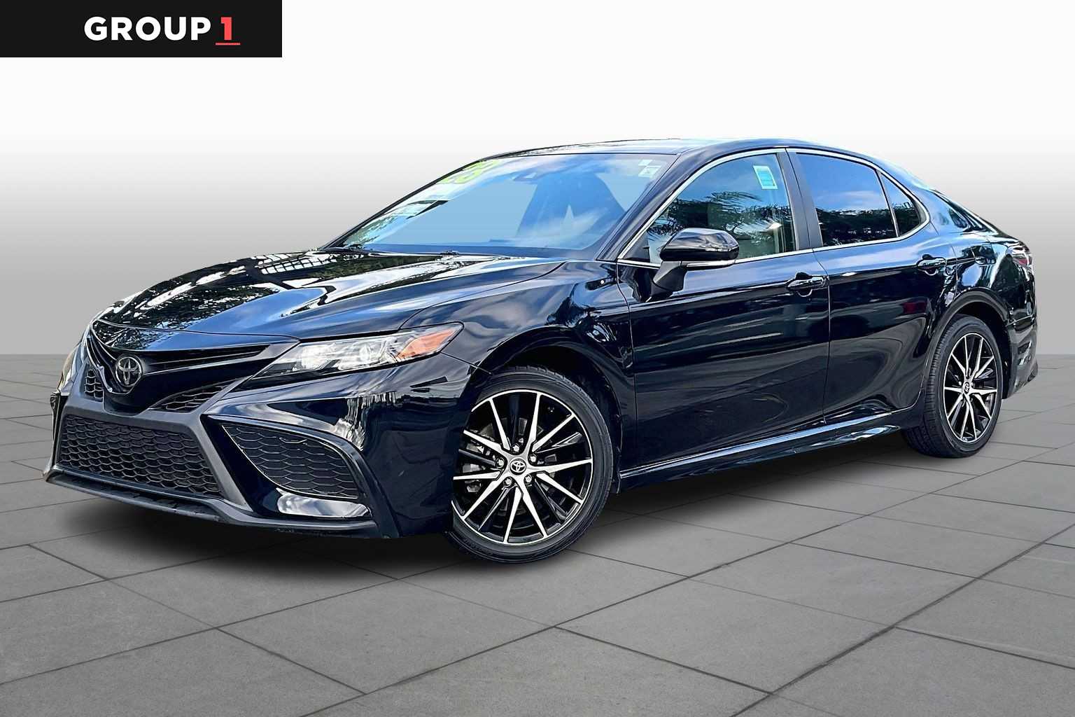 2023 Toyota Camry SE's photo