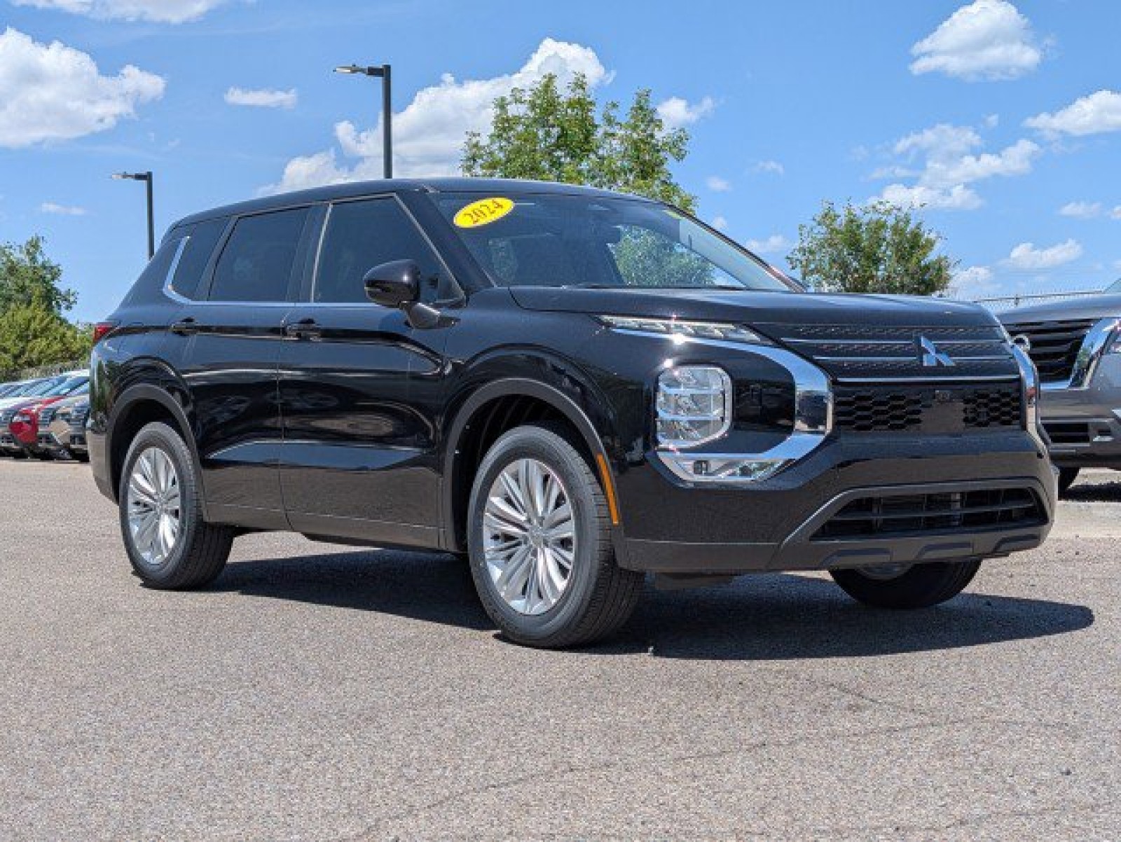 Used 2024 Labrador Black Pearl Mitsubishi ES image 1