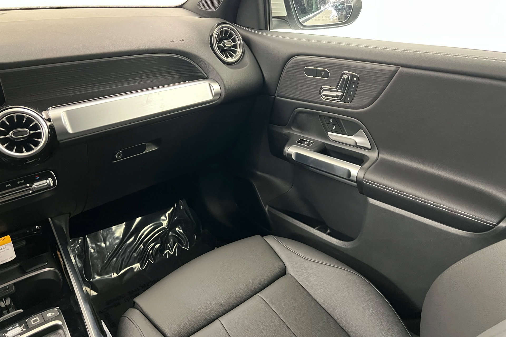 2026 Mercedes Benz GLB 250 4MATIC photo 10