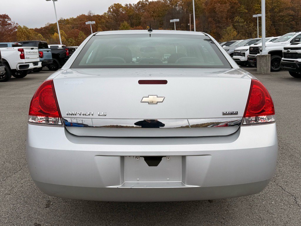 2009 Chevrolet Impala LS photo 2