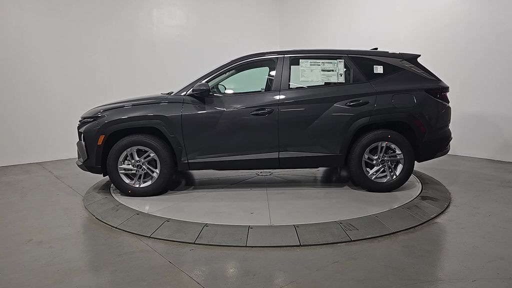 2026 Hyundai Tucson SE photo 2