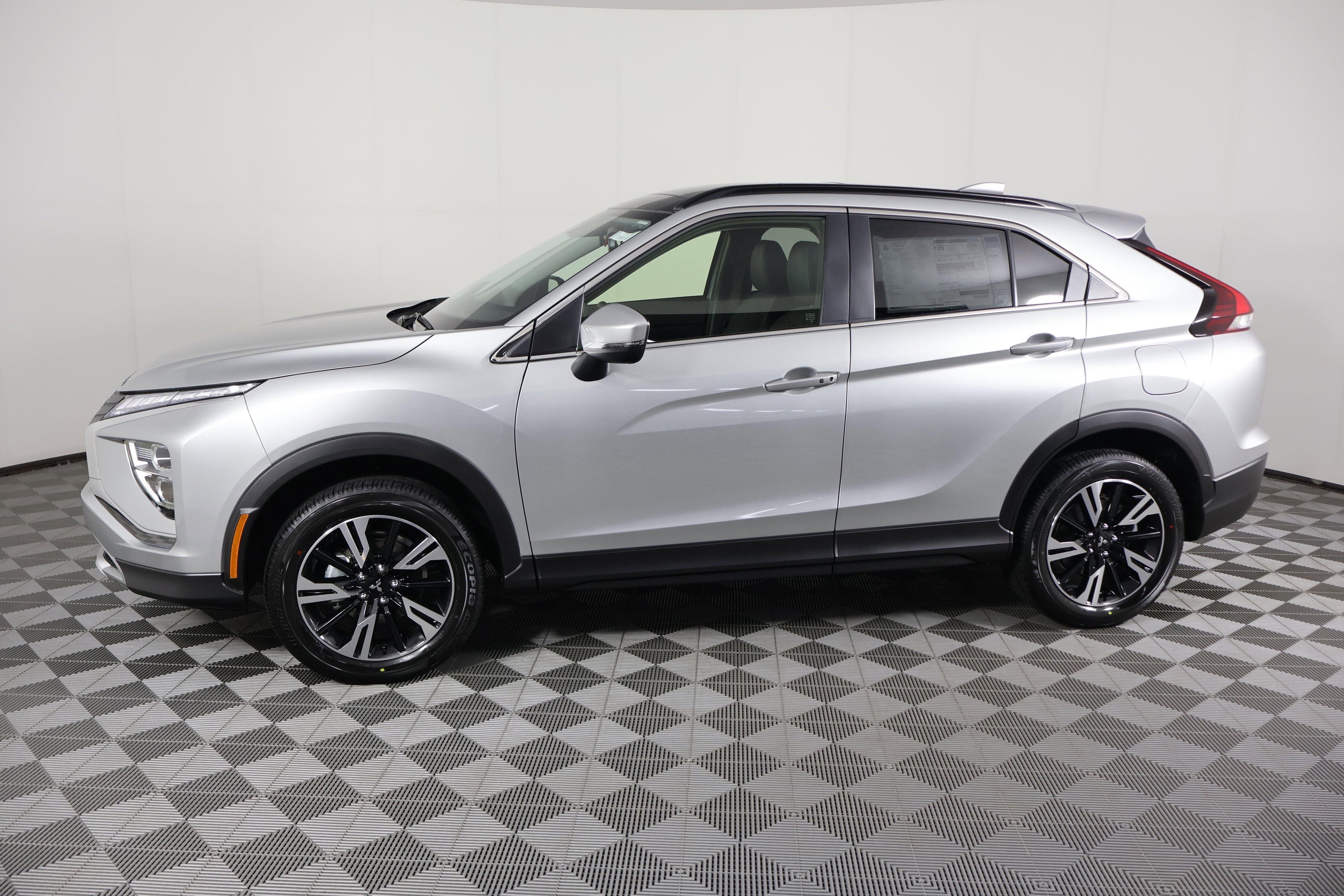 2025 Mitsubishi Eclipse Cross SEL photo 9