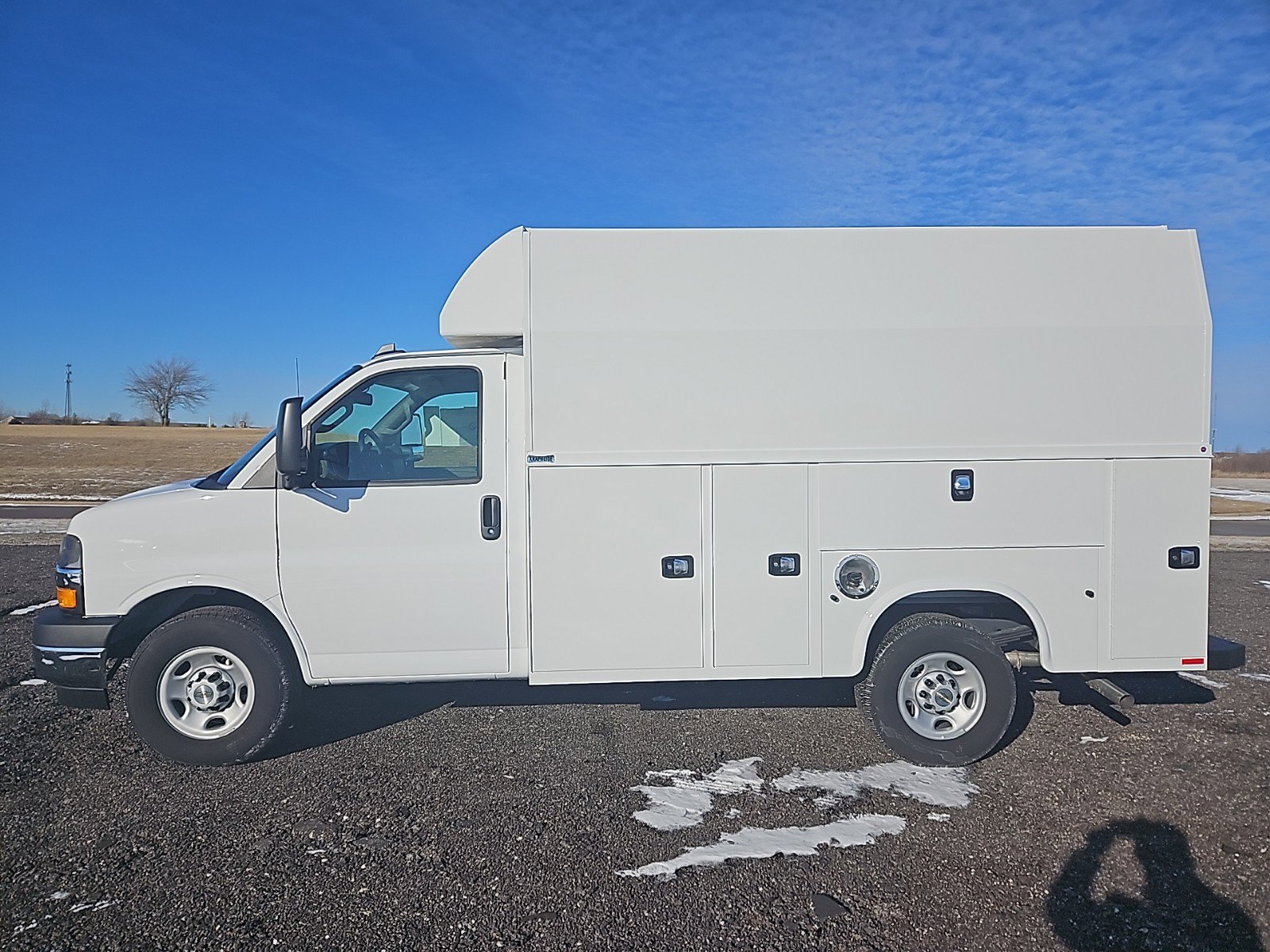 2024 Chevrolet Express Cutaway 3500 photo 4