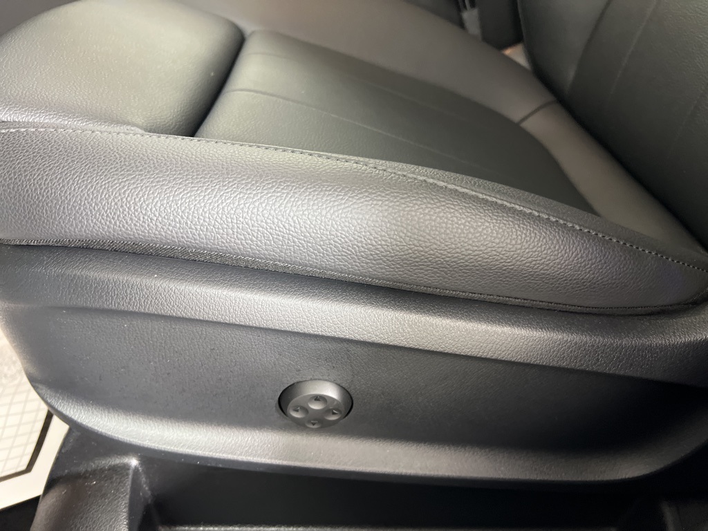 2025 Mercedes Benz GLA 250 4MATIC photo 3