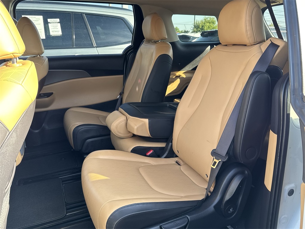 2024 Kia Carnival LX photo 26
