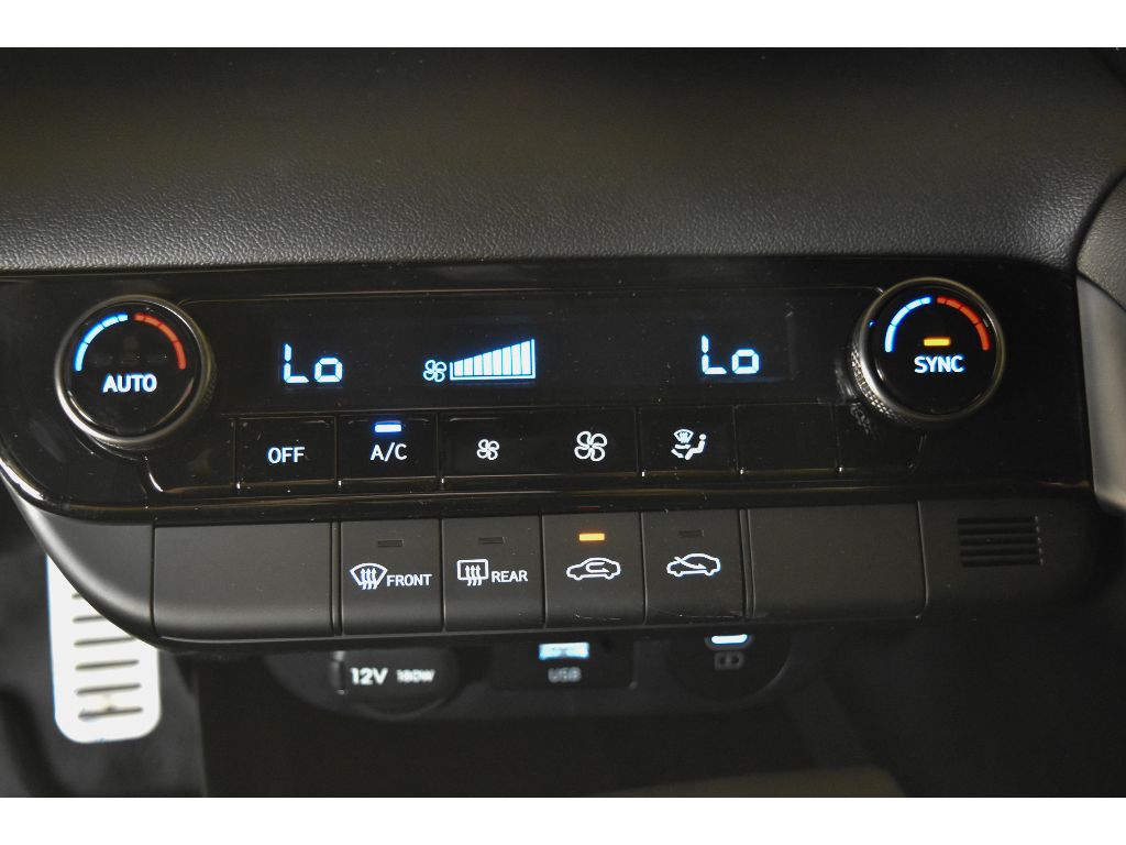 2025 Hyundai Elantra SEL Sport photo 18