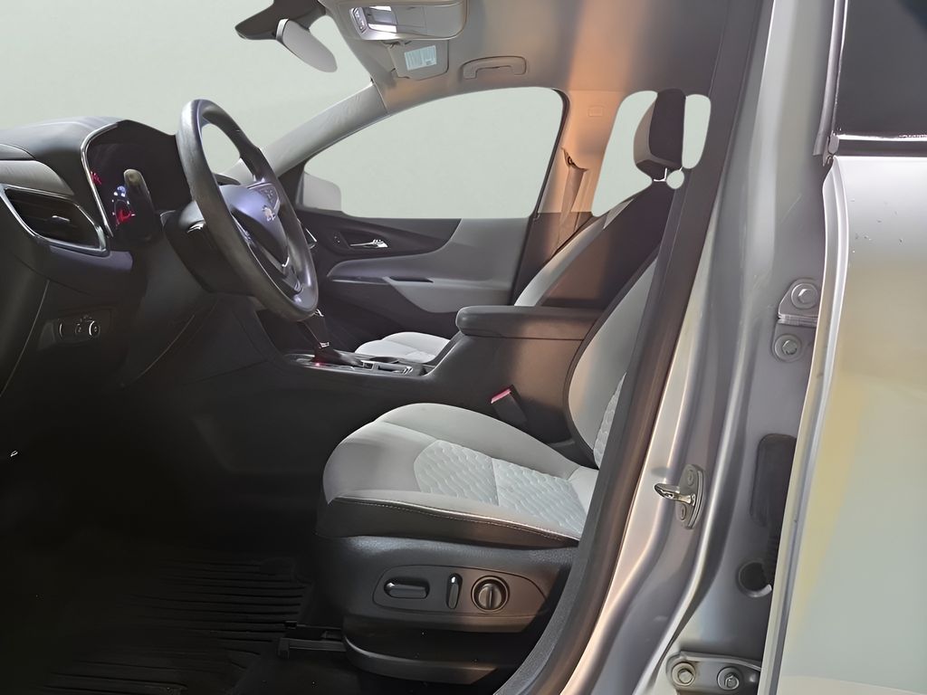 2019 Chevrolet Equinox LS photo 3