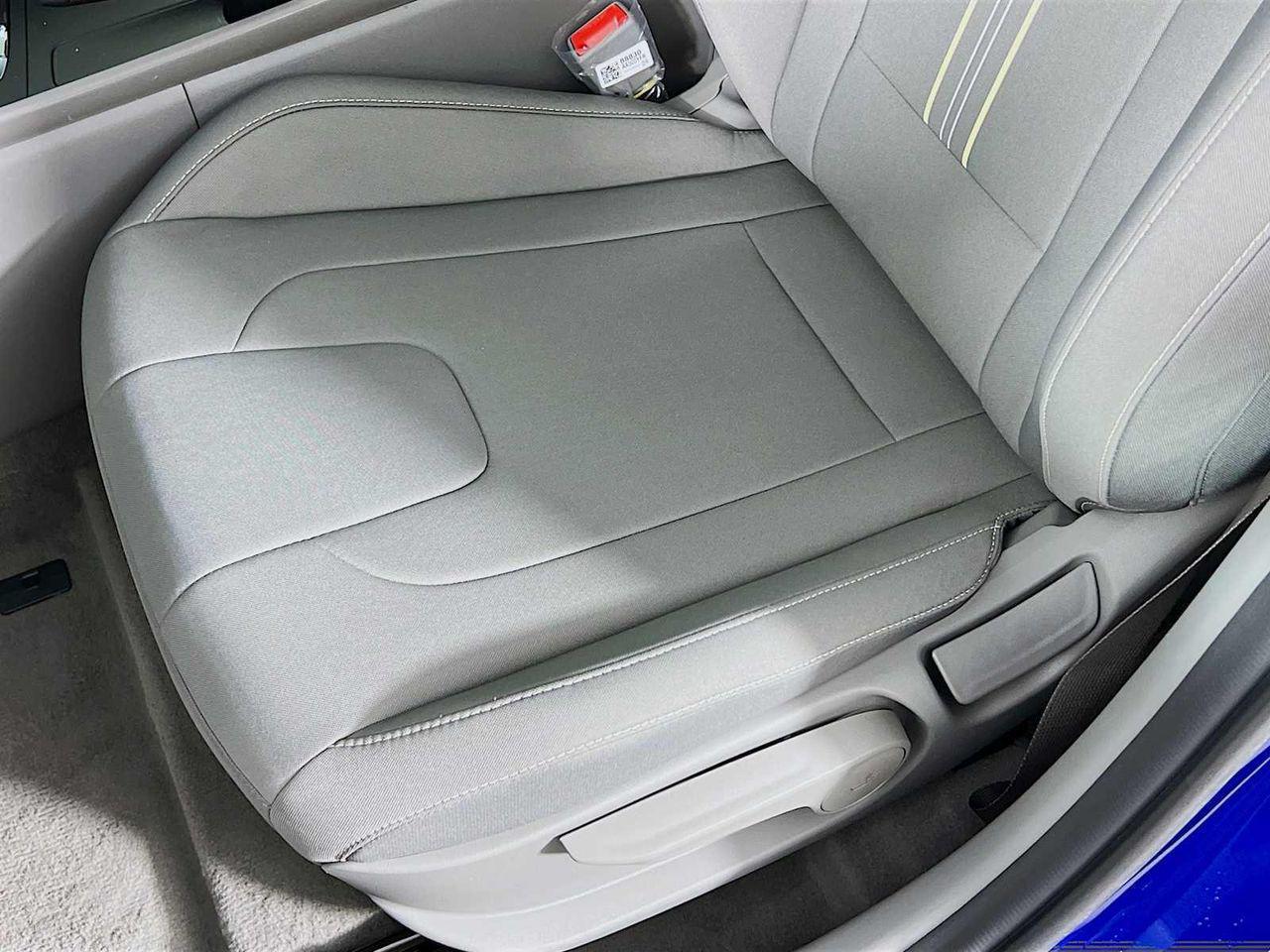 2025 Hyundai Elantra SEL Sport photo 16