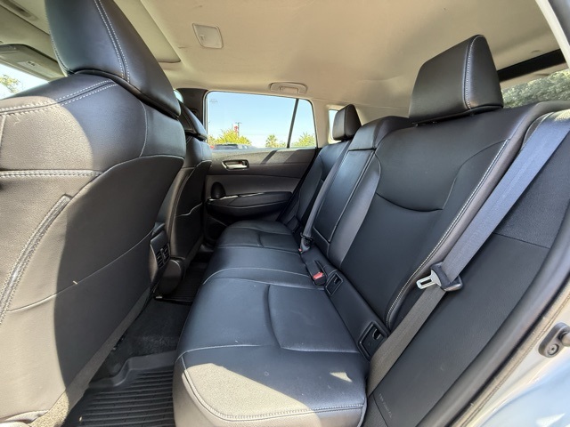 2024 Toyota Corolla Cross XLE photo 17