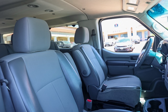 2016 Nissan NV3500 photo 17