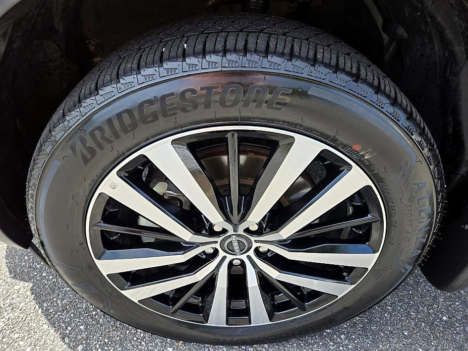 2024 Nissan Pathfinder Platinum photo 13