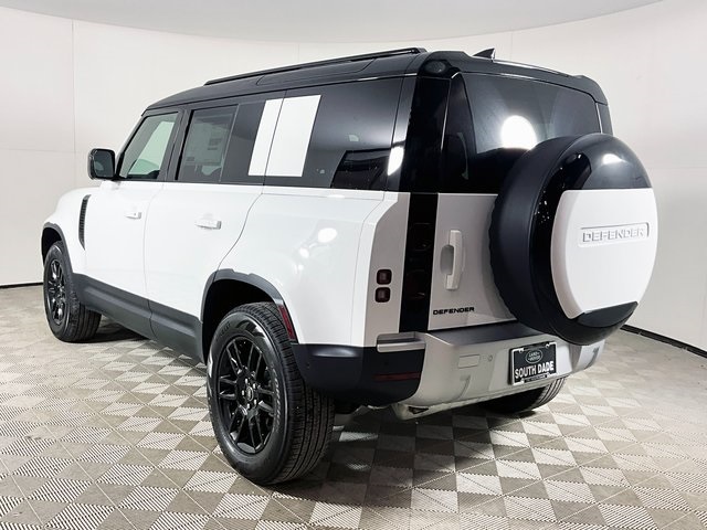 2025 Land Rover Defender 110 S photo 3