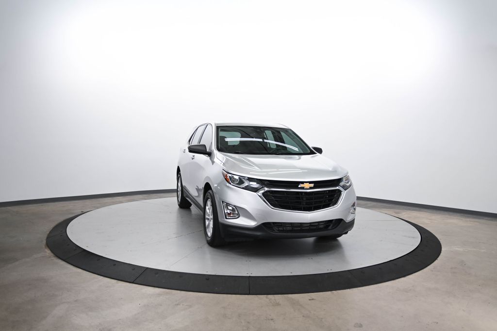 2020 Chevrolet Equinox LS photo 2