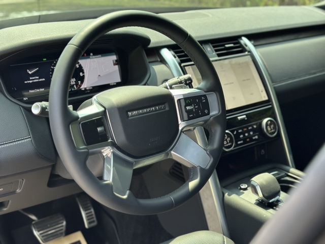 2024 Land Rover Discovery SE photo 13