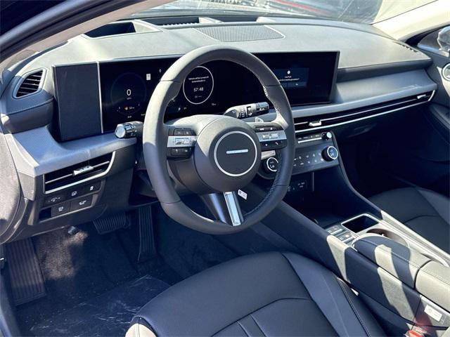 2025 Hyundai Sonata Hybrid Limited photo 2