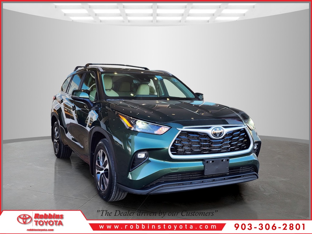 2024 Toyota Highlander XLE's photo
