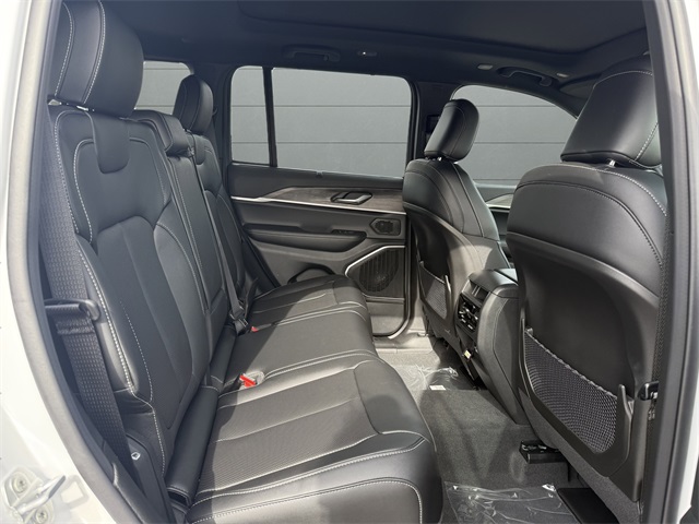 2025 Jeep Grand Cherokee Limited photo 20