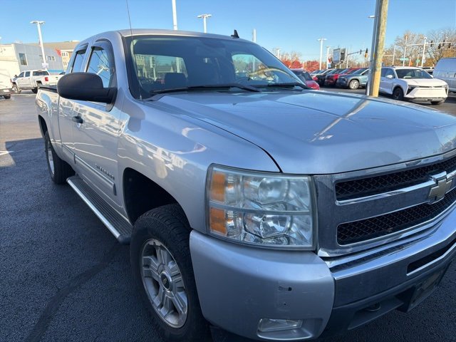 2011 Chevrolet Silverado 1500 LT photo 2