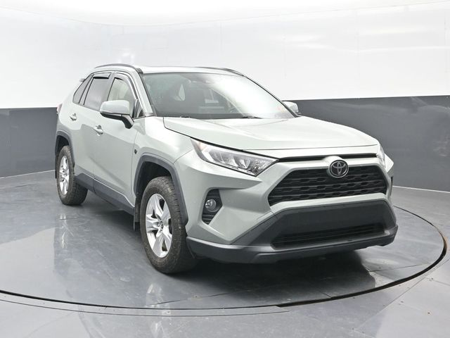2020 Toyota RAV4 XLE photo 2