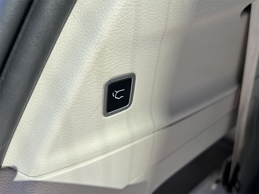 2024 Chrysler Pacifica Touring L photo 9