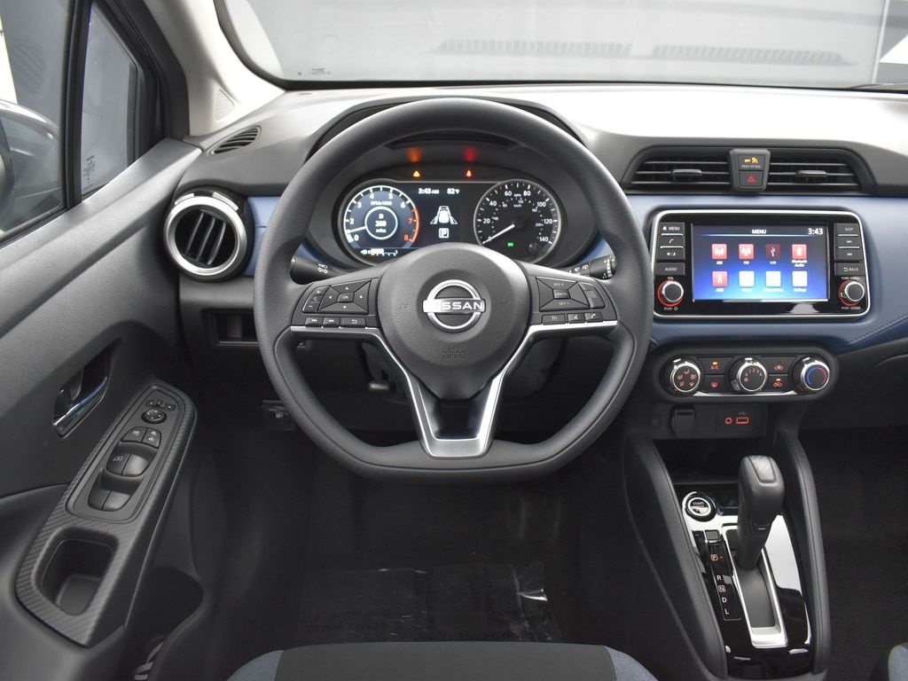 2025 Nissan Versa 1.6 SV photo 13
