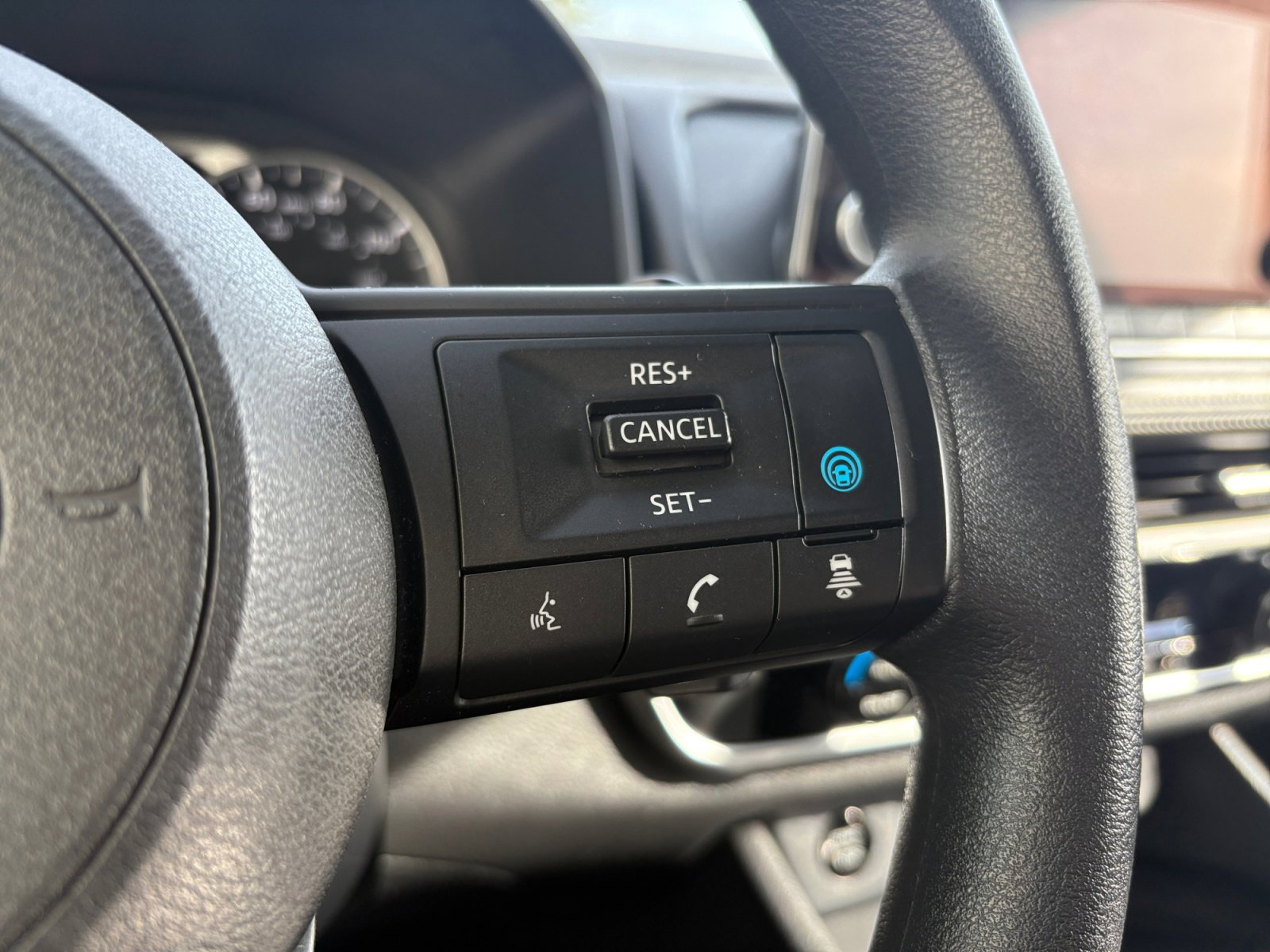 2024 Nissan Rogue SV photo 11