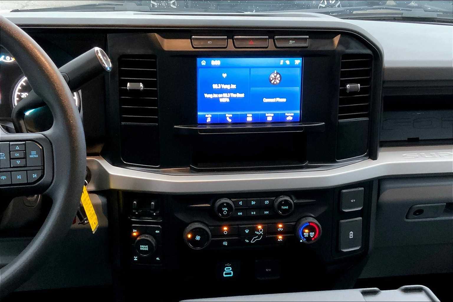 2023 Ford F-250 XL photo 2