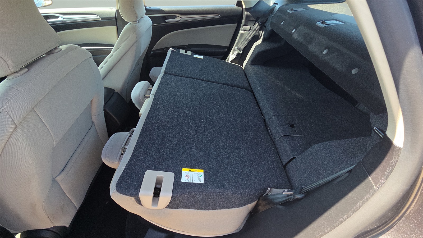 2018 Ford Fusion Hybrid S photo 16