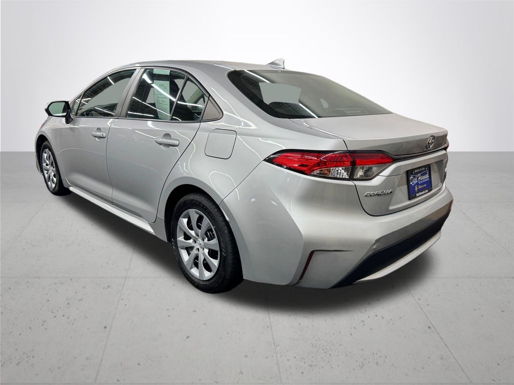 2021 Toyota Corolla LE photo 3