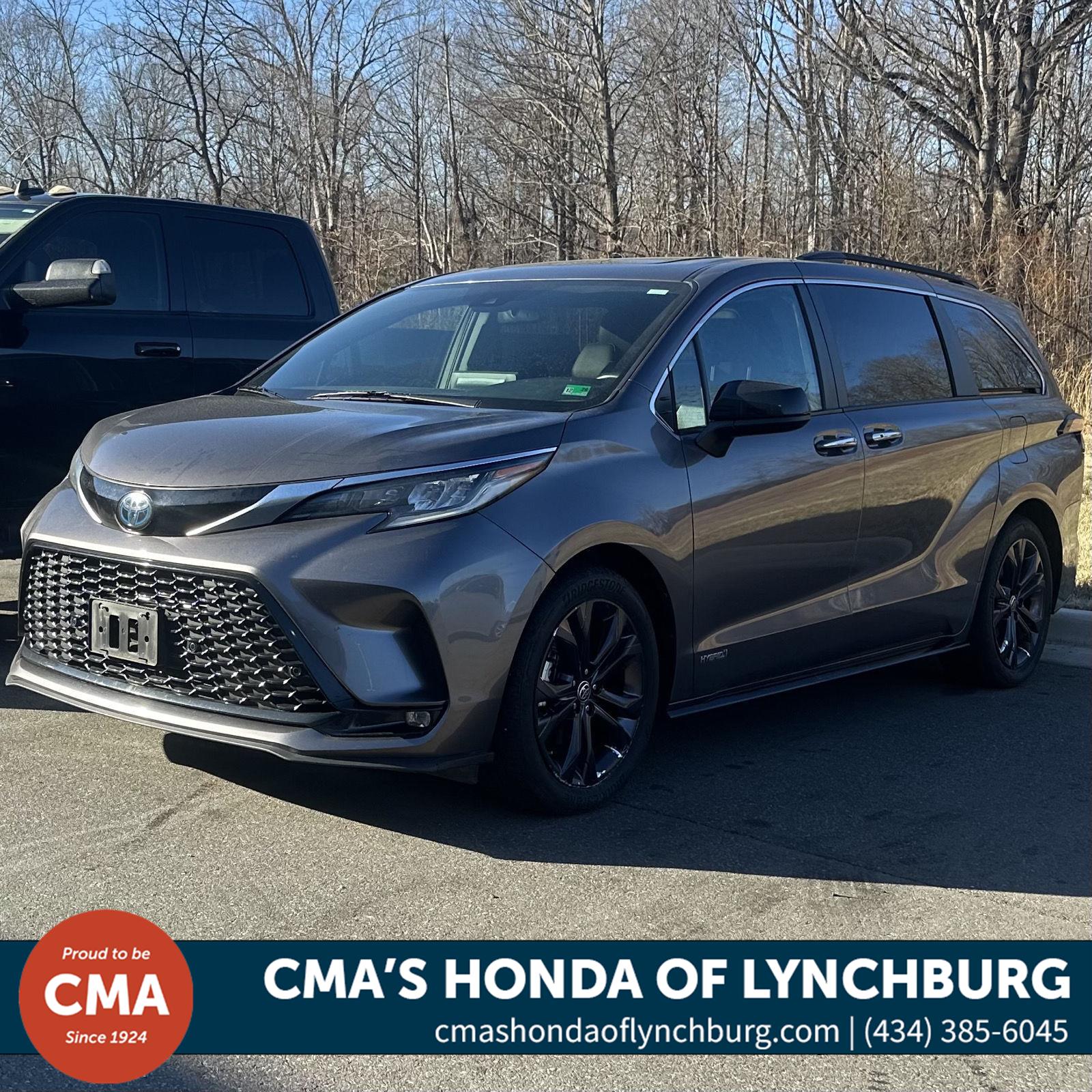 2021 Toyota Sienna XSE's photo