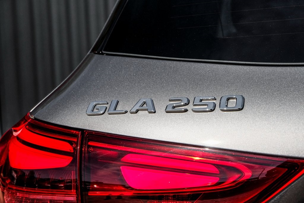 2025 Mercedes Benz GLA 250 4MATIC photo 9