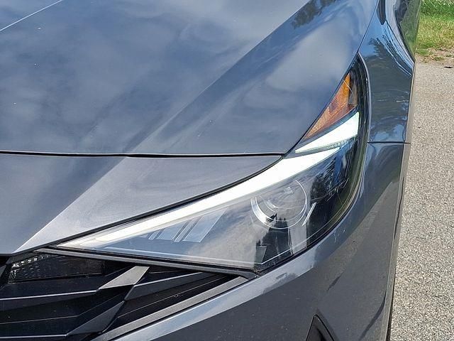 2023 Hyundai Elantra SEL photo 8
