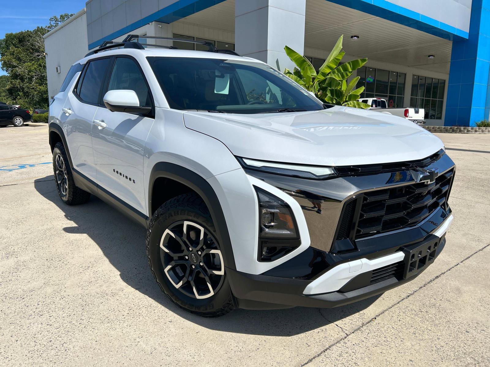 2026 Chevrolet Equinox ACTIV photo 2