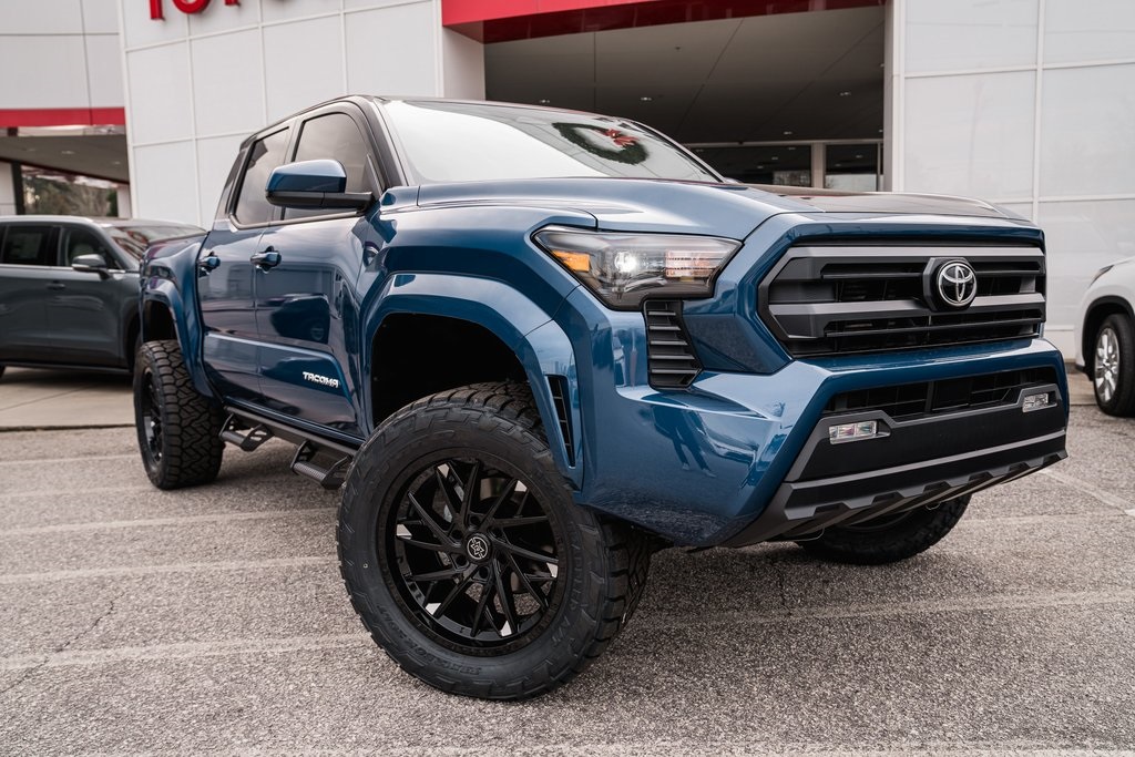 2025 Toyota Tacoma SR5's photo