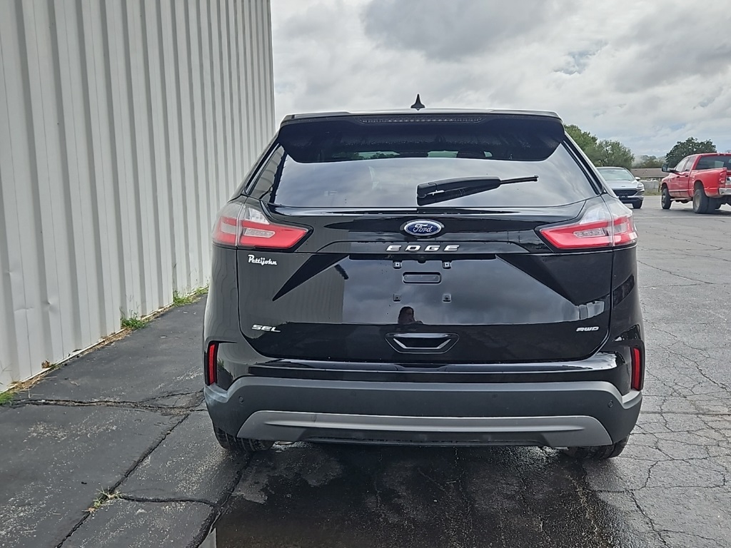 2024 Ford Edge Titanium photo 3