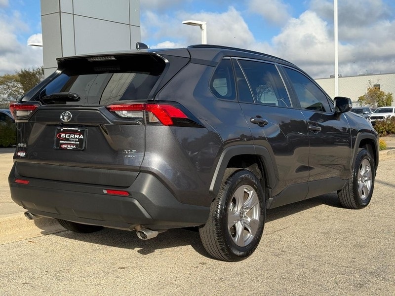 2025 Toyota RAV4 XLE photo 3