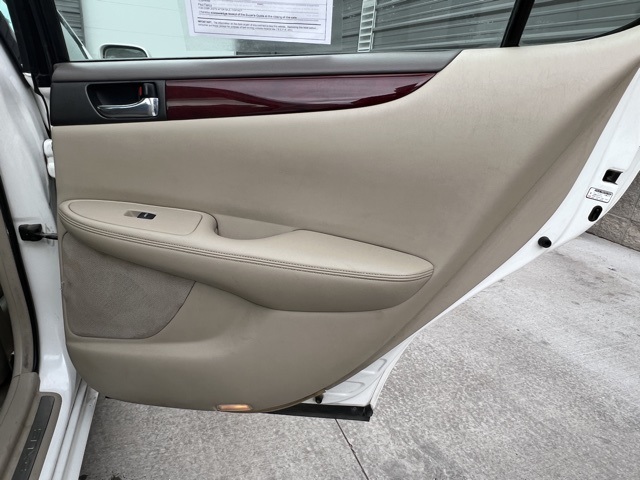 2004 Lexus ES 330 photo 16