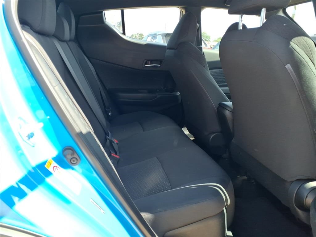 2019 Toyota C-HR XLE photo 4